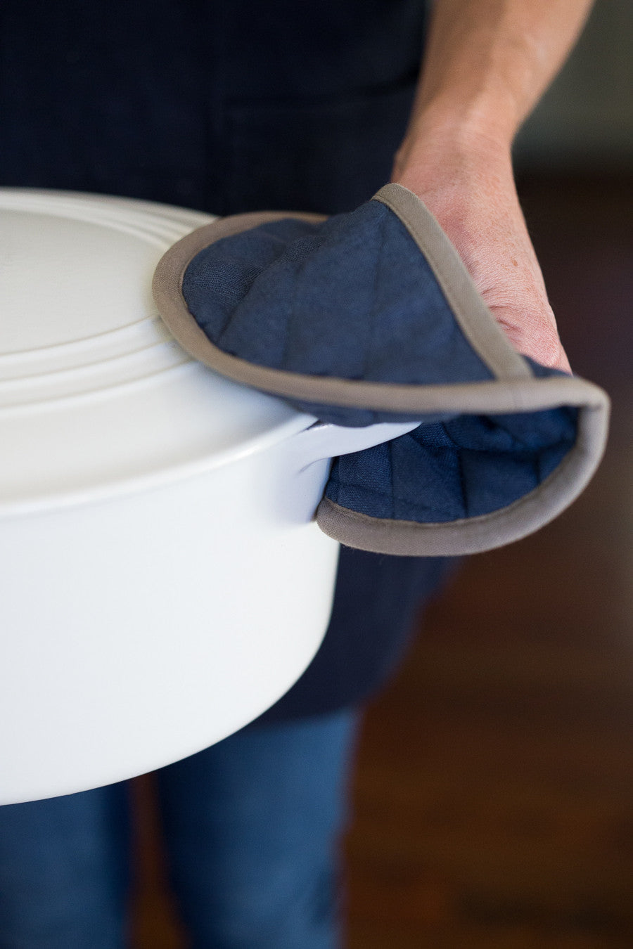 Kitchen Mitts | wwwkitchen mitts | oven mitts | round oven mitts | #ovenmitts.bowlandpitcher.com