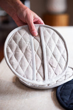 Load image into Gallery viewer, kitchen mitts | oven mitts | round oven mitts | #ovenmitts
