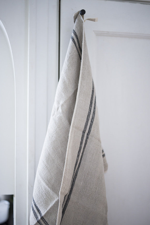 linen tea towel | www.bowlandpitcher.com