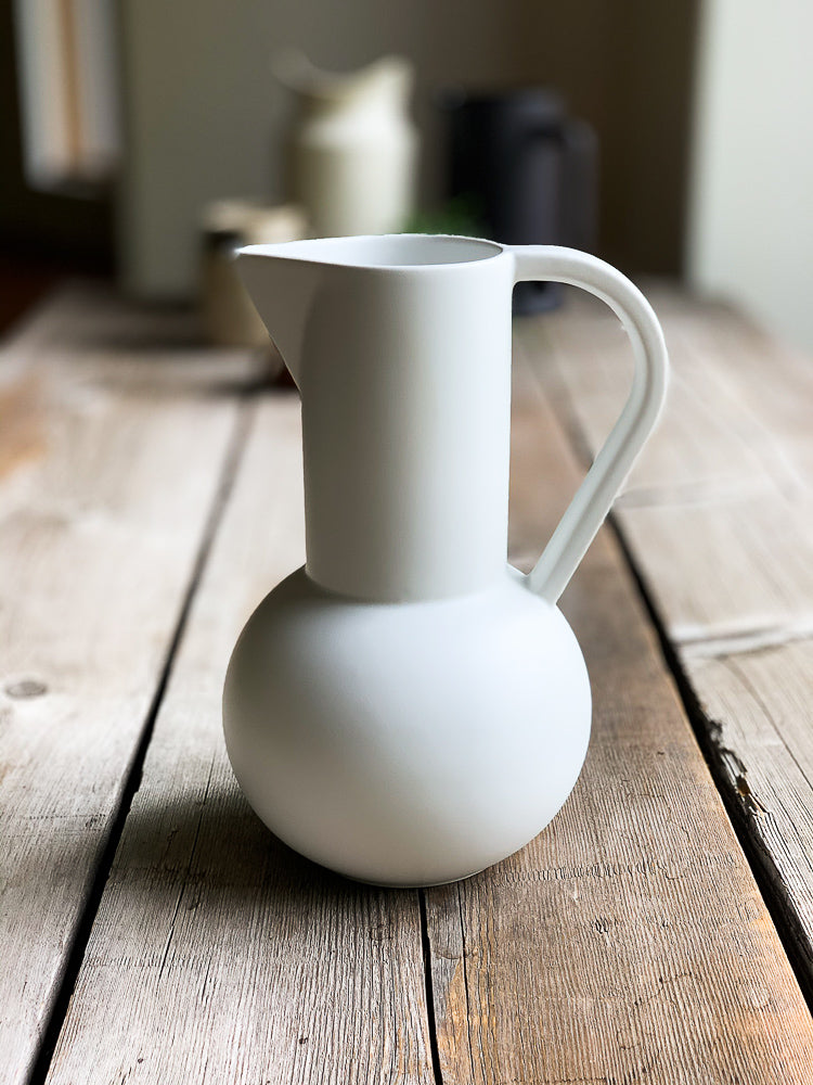 Modern Jug | Raawii Strøm Jug | #jug #modernjug | www. bowlandpitcher.com