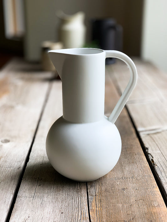 Modern Jug | Raawii Strøm Jug | #jug #modernjug | www. bowlandpitcher.com