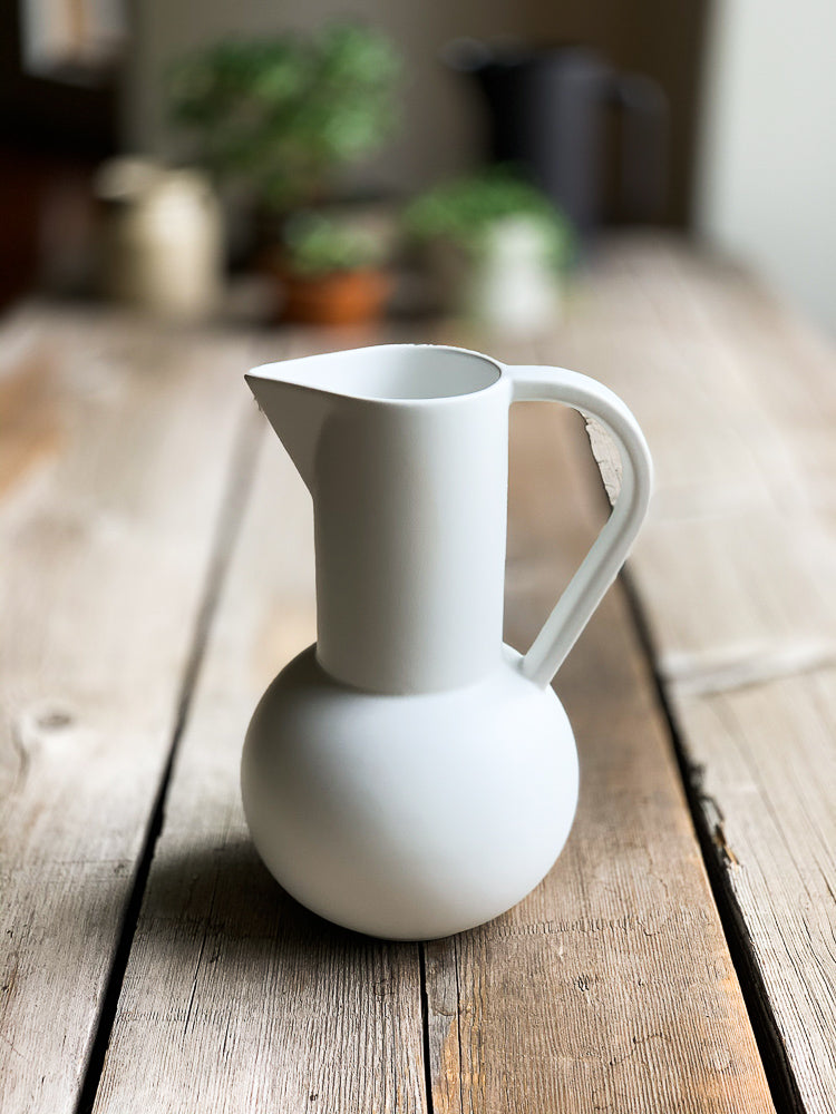 Modern Jug | Raawii Strøm Jug | #jug #modernjug | www. bowlandpitcher.com