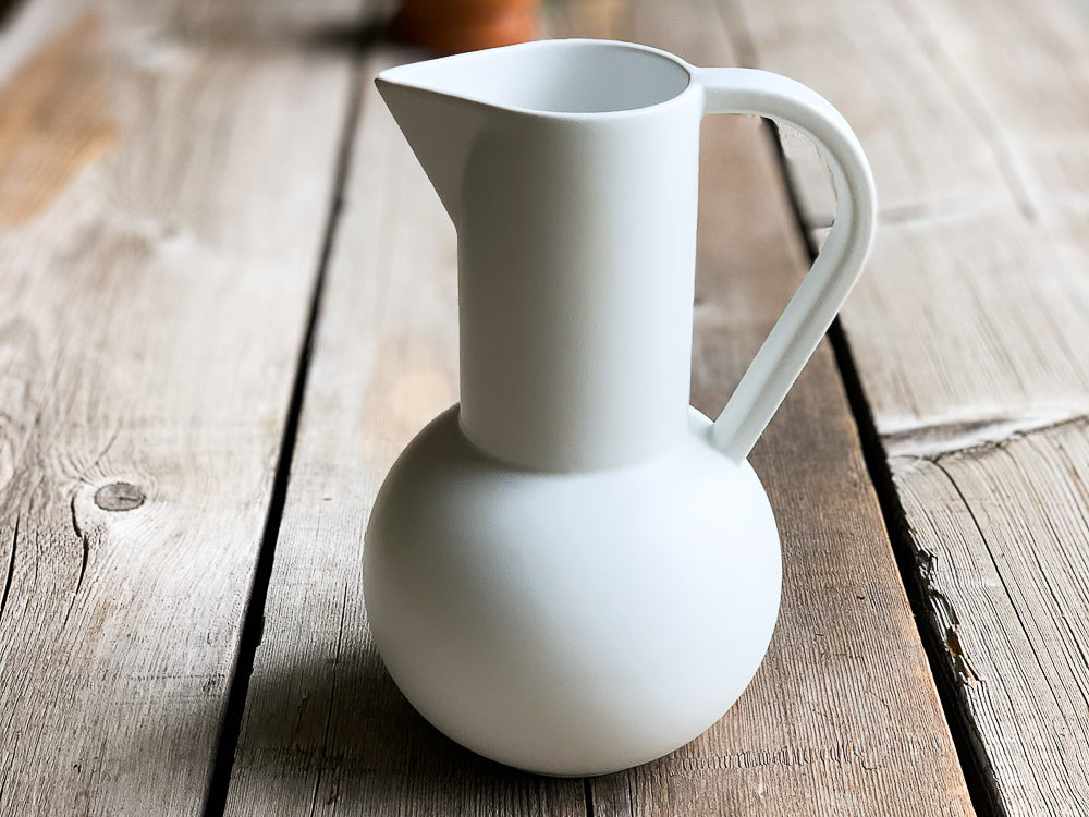 Modern Jug | Raawii Strøm Jug | #jug #modernjug | www. bowlandpitcher.com